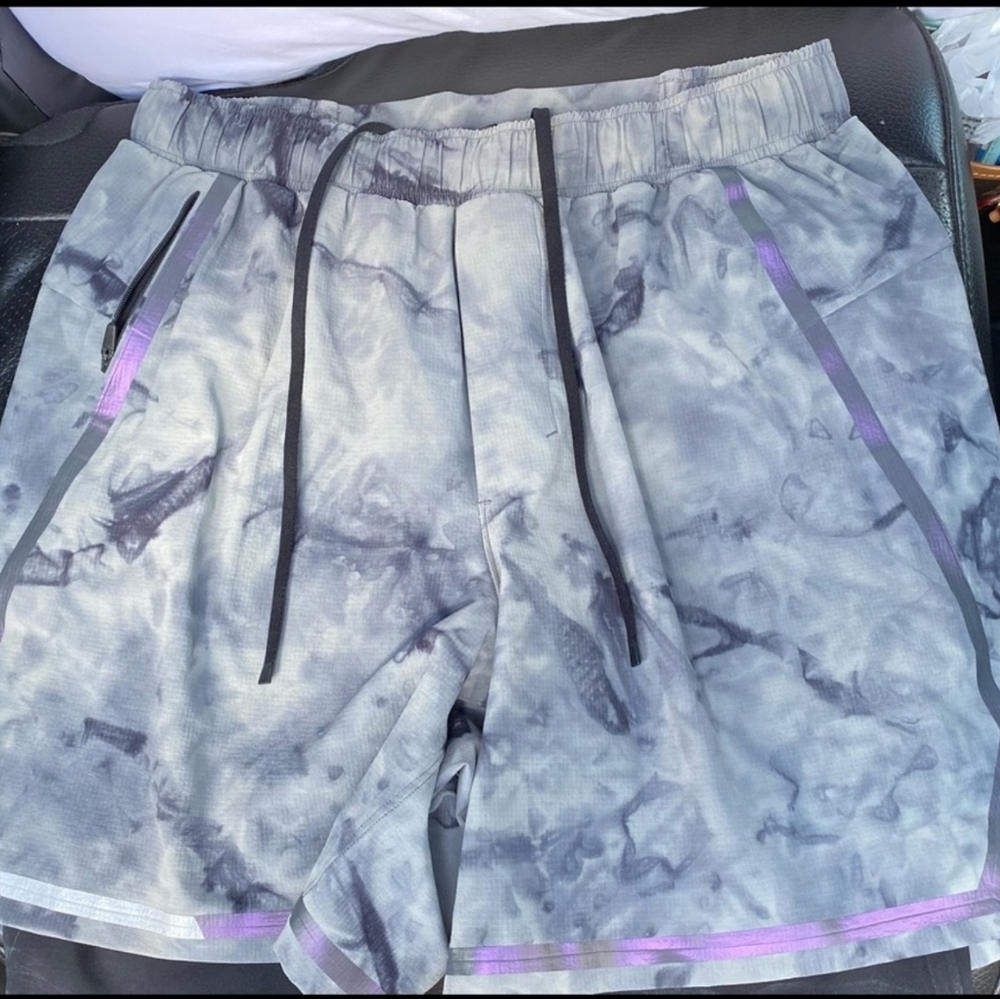 NWOT Lululemon "Bold Lines" Surge Short 6"